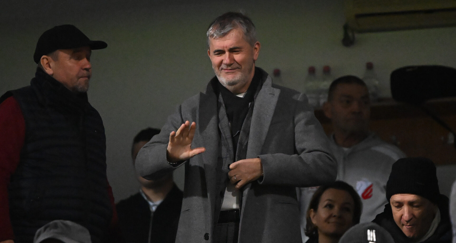 „Am văzut cum comentau unii la TV cât de proşti suntem”