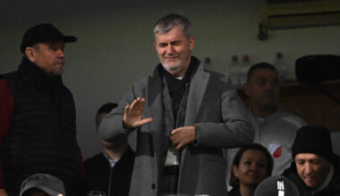 „Am văzut cum comentau unii la TV cât de proşti suntem”