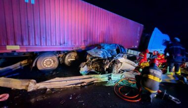 VIDEO: ACCIDENT RUTIER MORTAL pe Autostrada A1, sensul Simeria-Sebeș. O femeie a decedat, o fetiță și un bărbat răniți grav