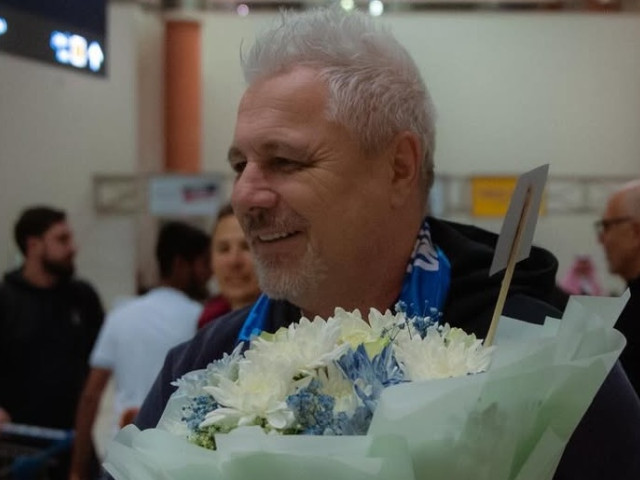 Marius Șumudică, primit cu flori în Arabia Saudită! Imagini spectaculoase direct din aeroport