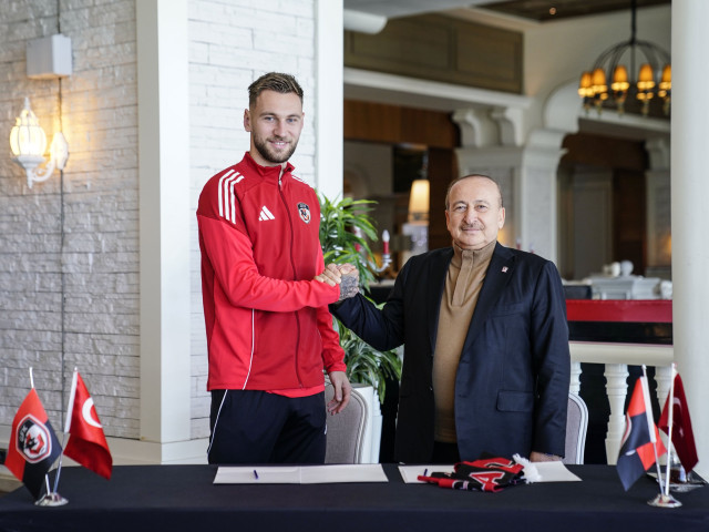 Oficial | Denis Drăguș a semnat!