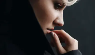 Înmormântarea este mai scumpă şi ea. Cât e taxa de săpat groapa şi cea de depunere în capelă a sicriului? • Newsweek România