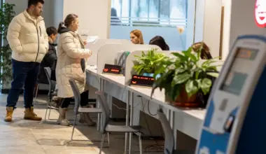 Persoanele fizice cu drepturi de autor nu trebuie să emită factură către anagajator • Newsweek România