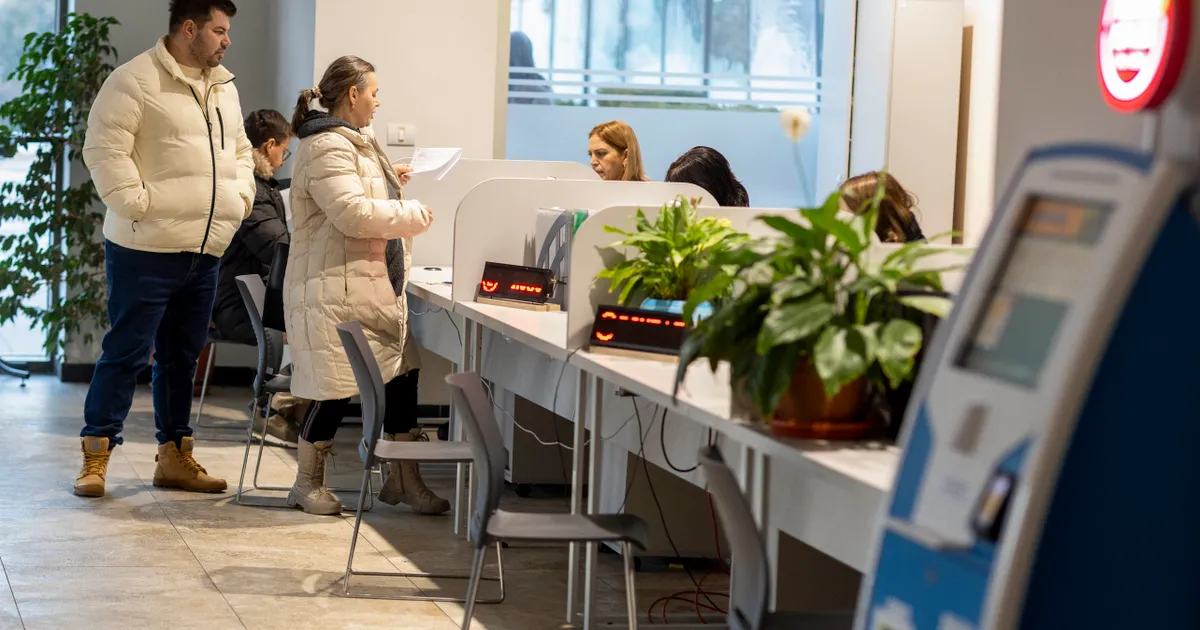 Persoanele fizice cu drepturi de autor nu trebuie să emită factură către anagajator • Newsweek România