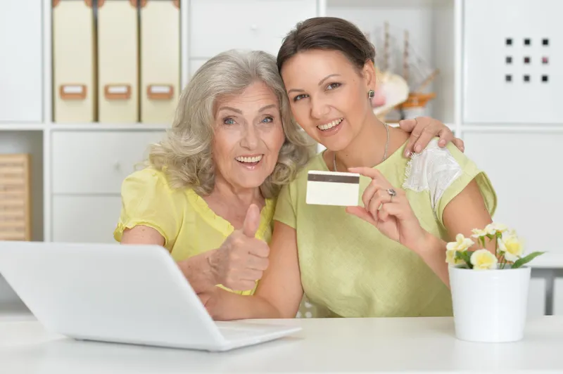 Pensionar ia pensia pe card - Foto: Freepik