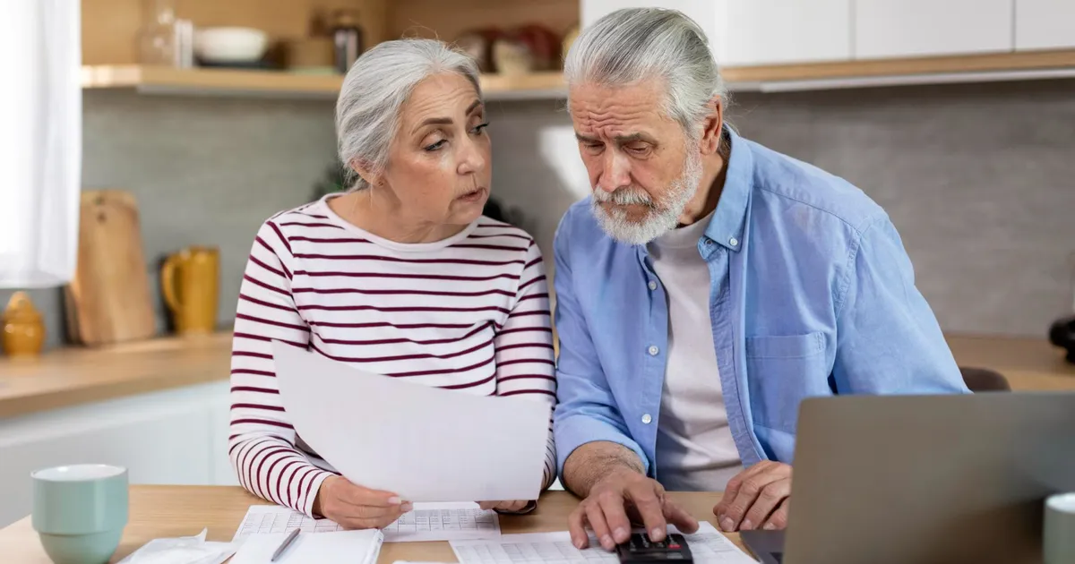 Fără precedent. Casa de Pensii, amendată cu 1.000 lei pentru că nu crește pensiile. „Nu mai amânați” • Newsweek România