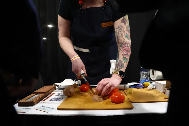 Cuțit C-200 - Foto: Facebook