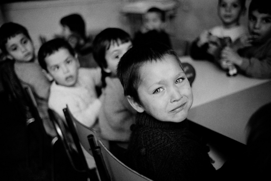 În 1991 am văzut „orfelinatele groazei”. De ce ar trebui să le vadă și generațiile Z și Alpha. O sugestie pentru Adriana Săftoiu, directorul TVR