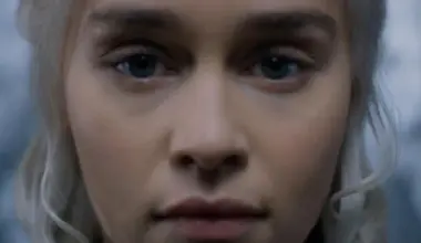 actrita Emilia Clarke in serialul „ Game of Thrones ”