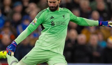 Alisson, gafă de amatori. FOTO: Portarul lui Liverpool a fost aproape să încaseze un gol după o greșeală nepermisă » Reacțiile fanilor: „E încă mahmur”