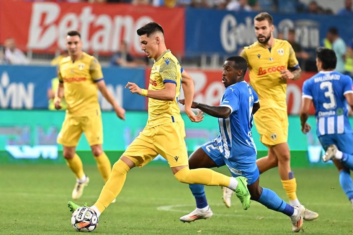 „Evoluează ca fundaș stânga, mijlocaș ofensiv și aripă dreaptă”