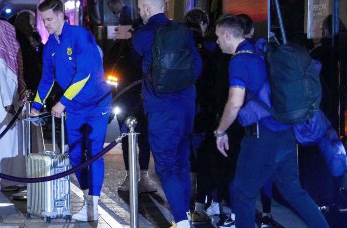 Calvar fără sfârșit. Ter Stegen s-a accidentat din nou! » Portarul Barcelonei a plecat în cârje din Arabia Saudită