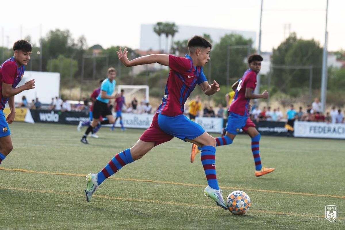 fostul coleg român al lui Yamal vine la Dinamo