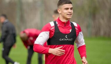 „Mult succes în tricoul roș-albastru!”