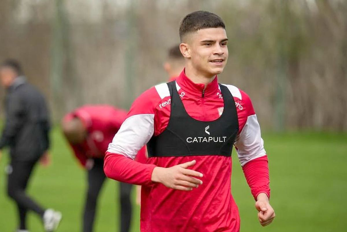 „Mult succes în tricoul roș-albastru!”