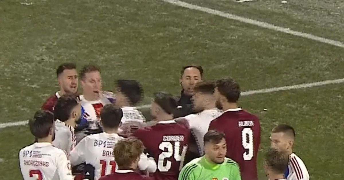 Dur-Bozoancă, în centrul atenției! FOTO. Spiritele s-au încins după ce portarul Oțelului a luat mingea în mână » Biliboc, înconjurat de adversari