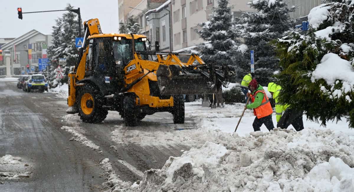 FOTO: Cum se acționează în Blaj pentru deszăpezire. Explicațiile primarului Gheorghe Valentin Rotar