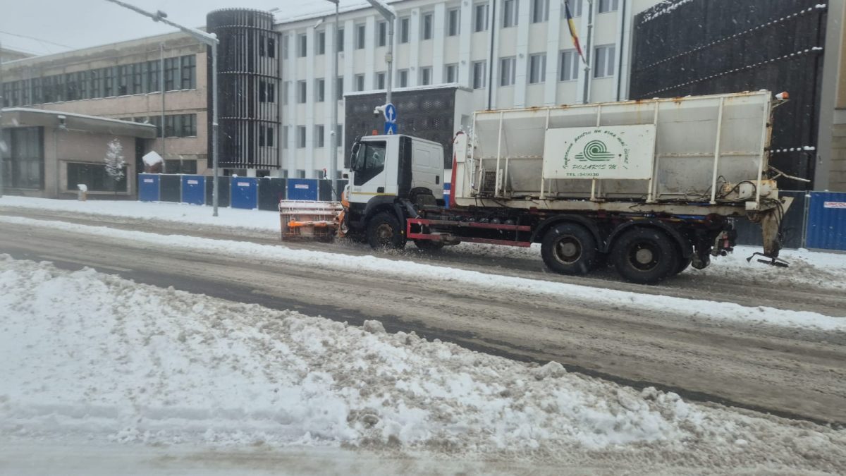Cine deszăpezește străzile din Alba Iulia? Licitația în valoare de 33 milioane de lei a fost anulată. Cum motivează Primăria