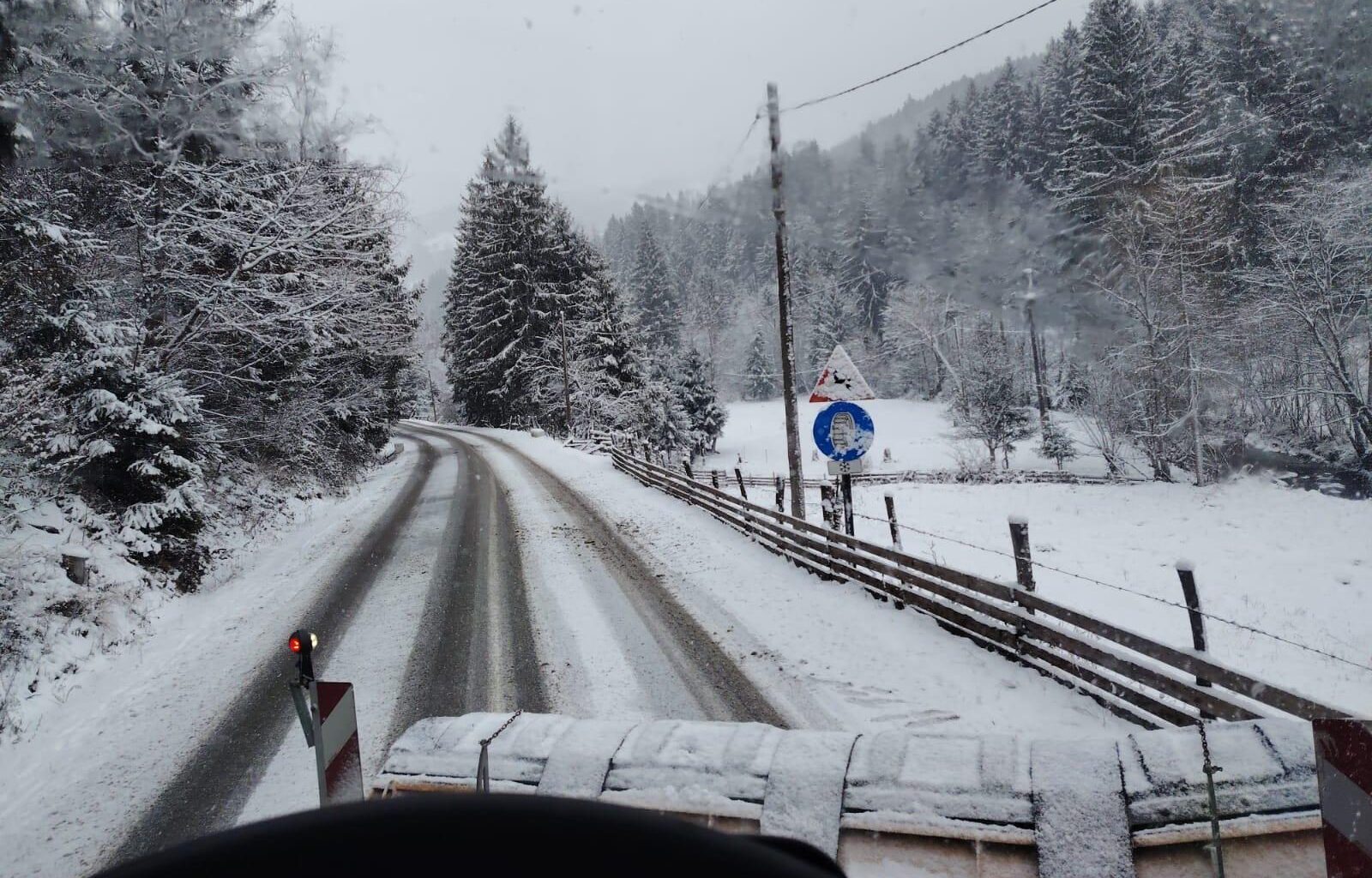 VIDEO: Cod Portocaliu de ninsoare și viscol în Alba. Situația pe drumurile din județ