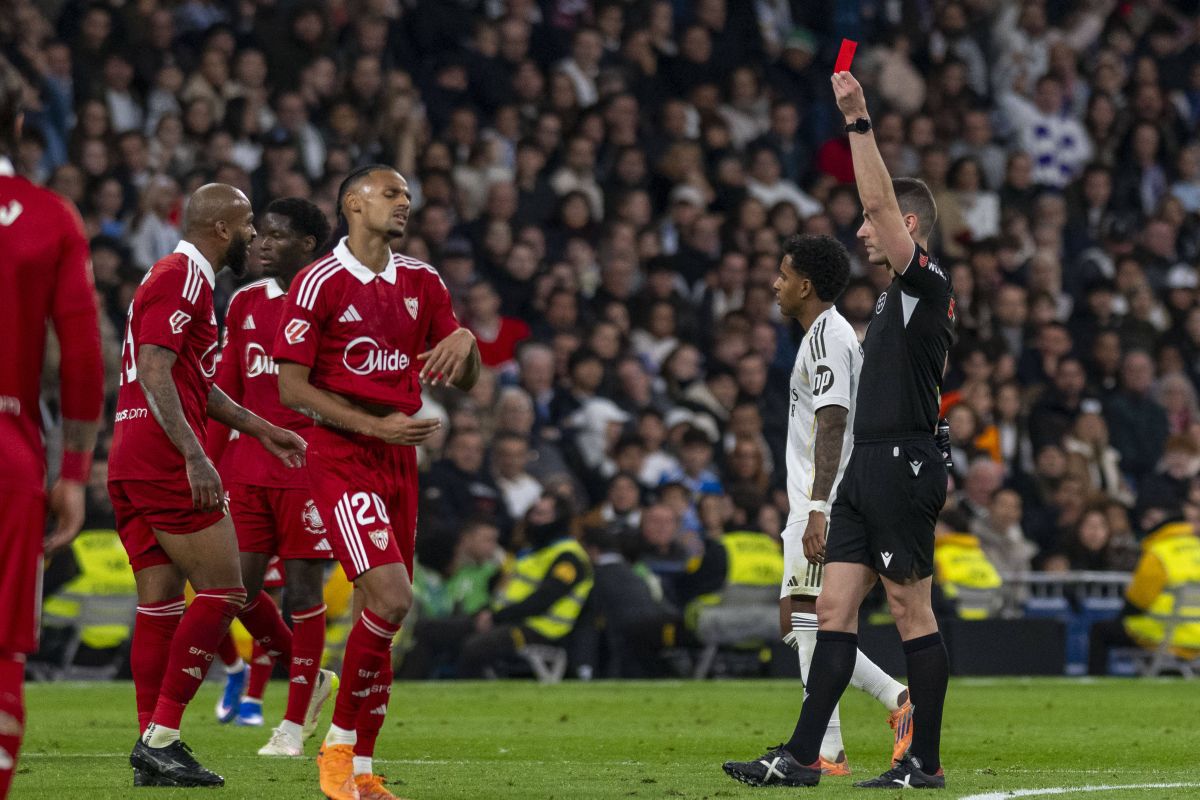 IFAB votează 4 modificări în regulamentul fotbalului! Noutate la analiza VAR + Extinderea regulii de 8 secunde la auturi