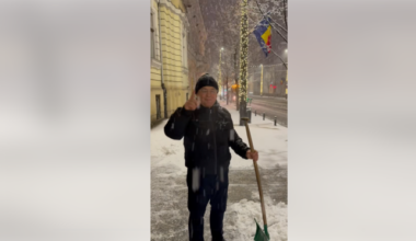 „Haideți să ne curățăm trotuarele”. Ce i-au răspuns clujenii