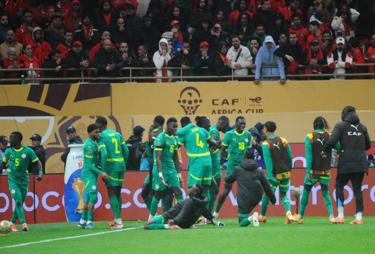 Scene INCREDIBILE în Senegal - Maroc, finala Cupei Africii pe Națiuni » Penalty cu VAR în minutul 90+8, selecționerul SCOATE echipa din teren!