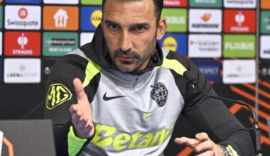 „El chiar are față de papagal”