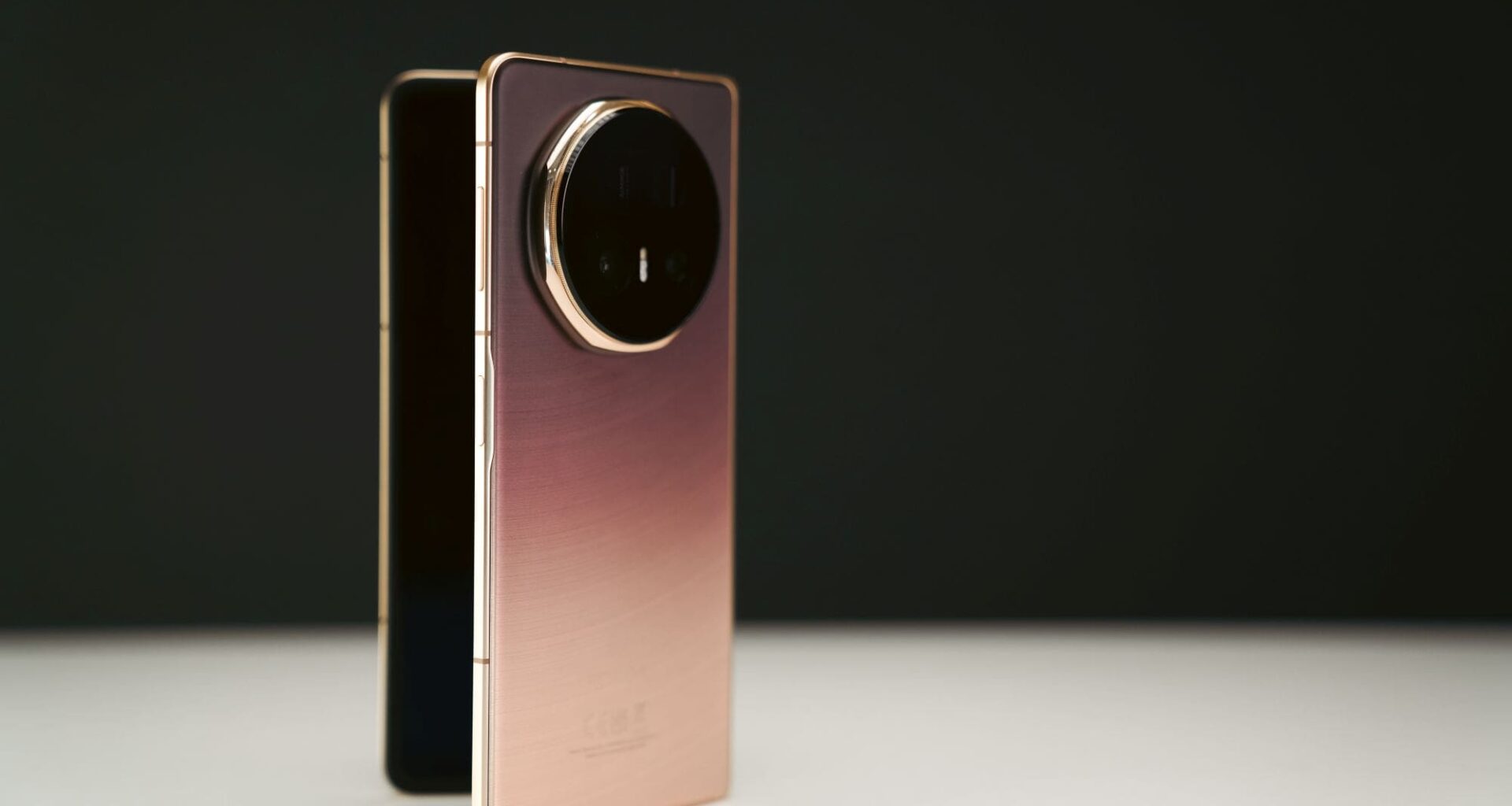 7.150 mAh într-un corp pliabil ultra-subțire