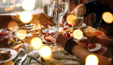 Ce a pățit o femeie care a plătit 600 de lei pentru Revelionul la restaurant. Cu o zi înainte i s-a spus să vină cu mâncare de acasă