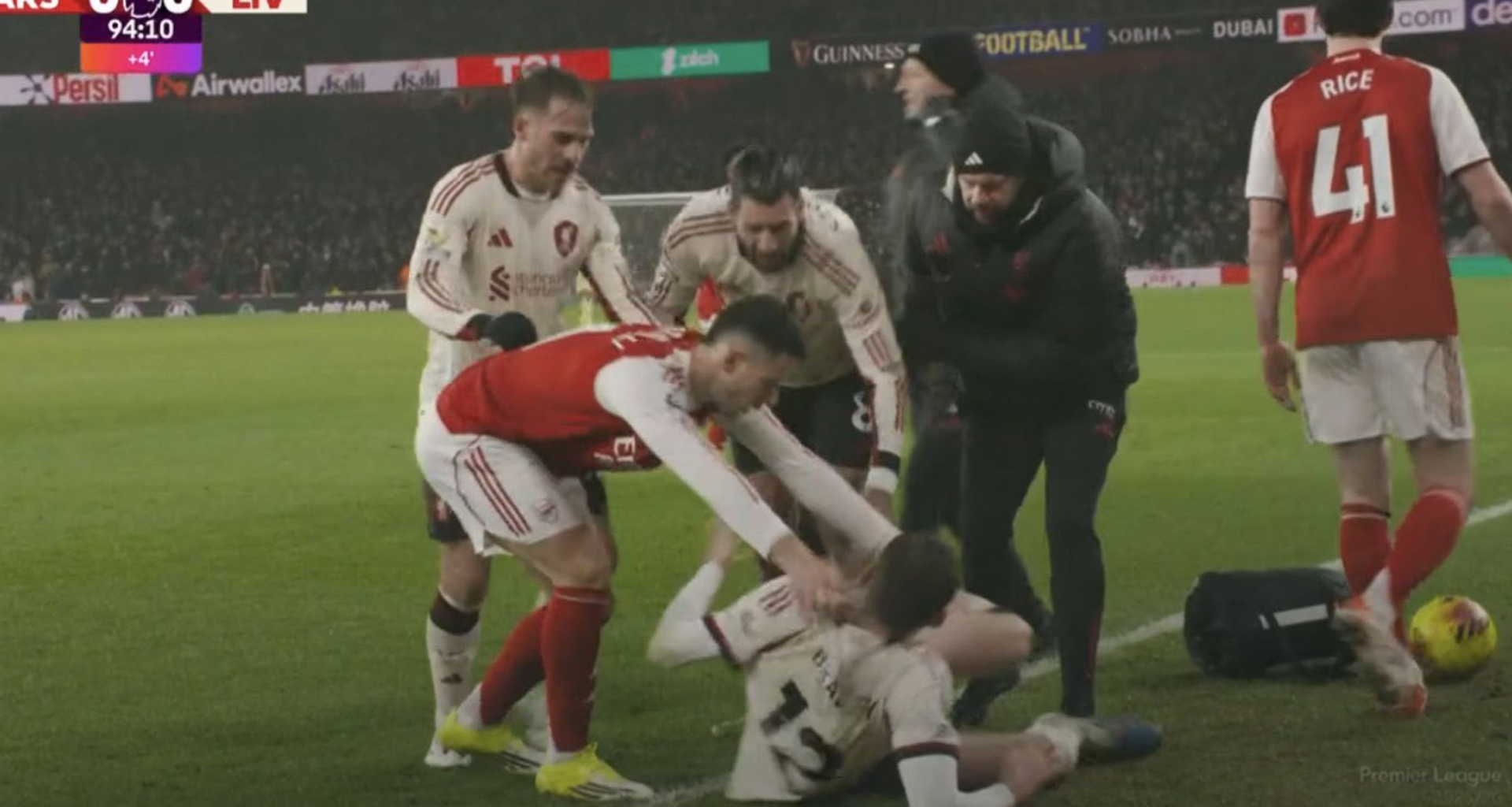 Martinelli, pus la zid după gestul scandalos din finalul partidei cu Liverpool: "Nu ştiu cum nu l-au lovit"