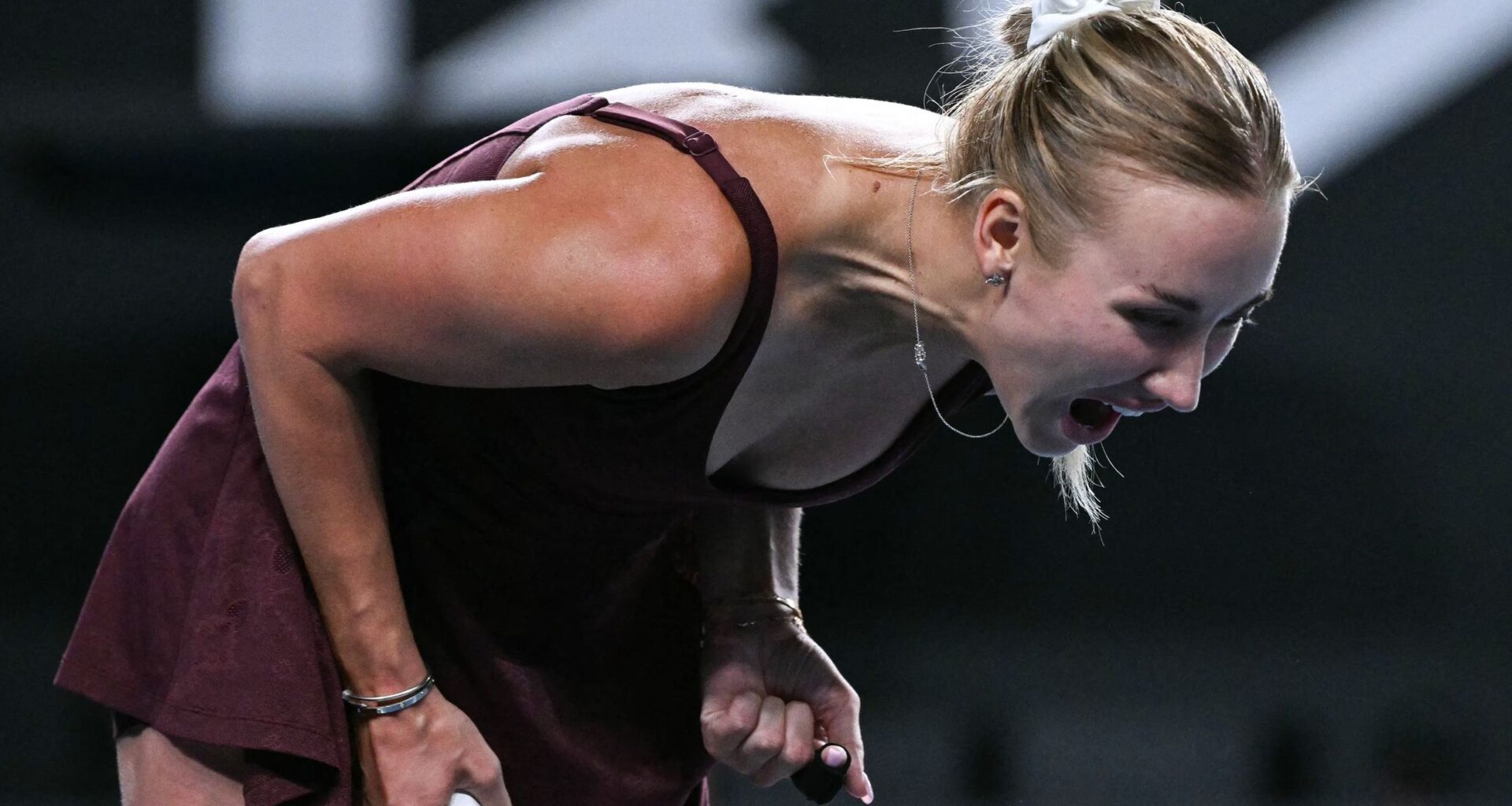 A învins-o pe Emma Răducanu cu un deget rupt, iar acum abia așteaptă duelul cu Sabalenka: "O iubesc!"