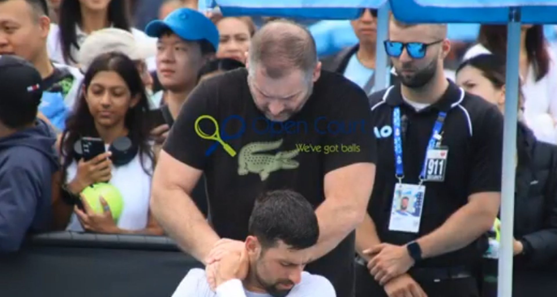 Alarmă pentru Djokovic la Australian Open! Sârbul a avut nevoie de îngrijiri medicale şi s-a retras din setul de pregătire