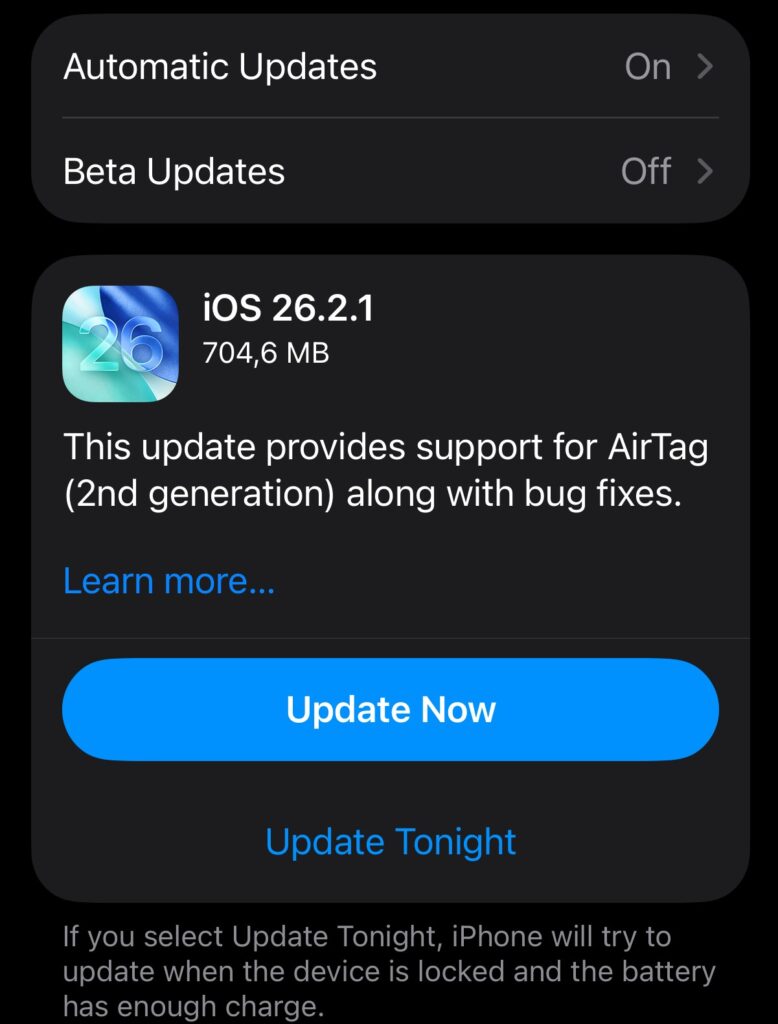 iOS 26.2.1 e un actualizare lansată de Apple în afara celor programate și vine să aducă suportul pentru proaspăt lansatul AirTag (gen2) și repară niște probleme, cel mai probabil de securitate.
