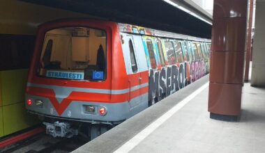 un metrou a deraiat pe Magistrala 4 din București, în stația Laminorului. Se va circula pe un singur fir pe perioadă nedeterminată