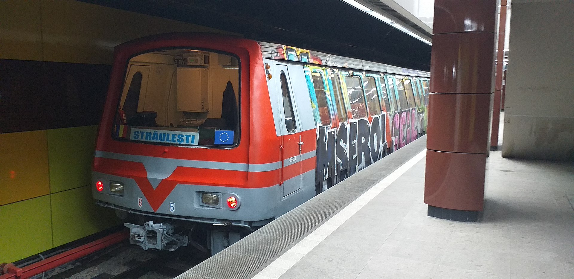 un metrou a deraiat pe Magistrala 4 din București, în stația Laminorului. Se va circula pe un singur fir pe perioadă nedeterminată