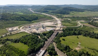 O nouă tranșă de 500 de milioane de euro pentru prima autostradă care traversează Munții Carpați