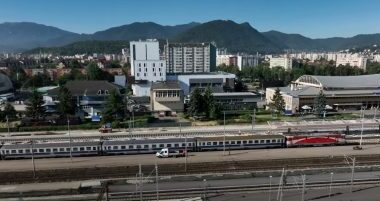 pe o linie aflată în șantier trenurile ajung chiar și cu o oră mai devreme