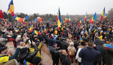 Un marș spontan neautorizat are loc, în această după-amiază, în București. Participanții se adună în Piața Victoriei. Circulația este dată peste cap, inclusiv cea a STB • Știri București