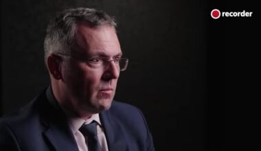 Imediat după instaurarea regimului comunist, s-au creat „comisii de evaluare” a judecătorilor