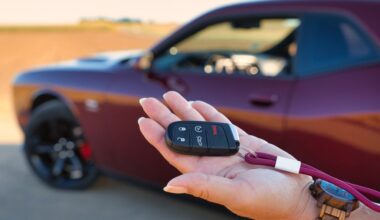 Un primar din România și-a vândut firma și le-a cumpărat tuturor angajaților câte o mașină