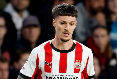 ce au făcut Vlad Dragomir și Dennis Man cu Chelsea și Newcastle