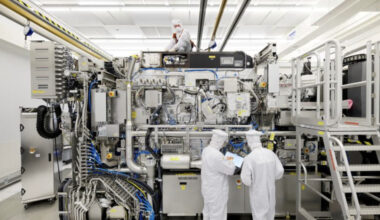 China sparge bariera în industria globală de semiconductoare. Lucrează la un prototip de litografie dezvoltat cu ajutorul foștilor ingineri ASML