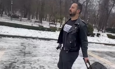 Lupii Tricolori, opriți de jandarmi să îi strige iar „marș la Moscova” lui Călin Georgescu. „Nu s-a sacrificat o clipă în viața lui și nu face nimic concret pentru țară”