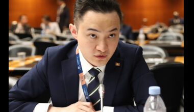 Miliardarul care a plătit 4,6 milioane de dolari pentru un prânz cu Buffett spune că ar da 30 de milioane de dolari pentru o oră cu Musk. Cine este Justin Sun