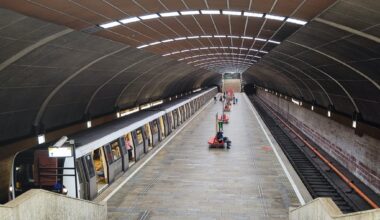Un metrou a deraiat în noaptea de Anul Nou. Circulația este suspendată pe un fir, pe Magistrala 4