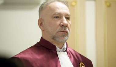 Unul dintre judecătorii CCR care au boicotat ședința privind pensiile magistraților este absolvent al Universității Spiru Haret, în perioada în care instituția nu era acreditată