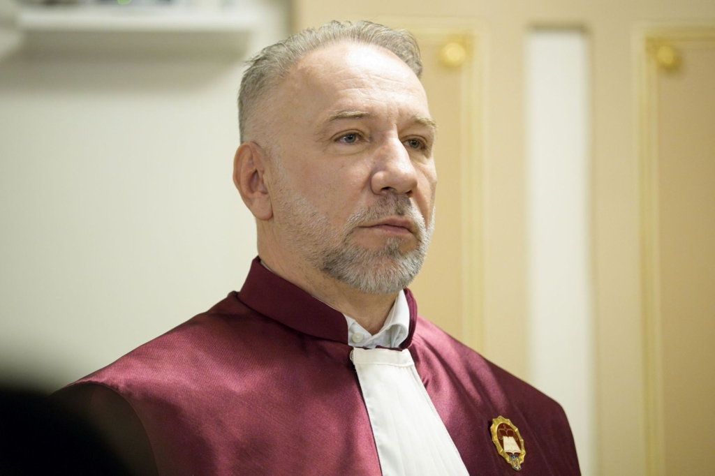 Unul dintre judecătorii CCR care au boicotat ședința privind pensiile magistraților este absolvent al Universității Spiru Haret, în perioada în care instituția nu era acreditată