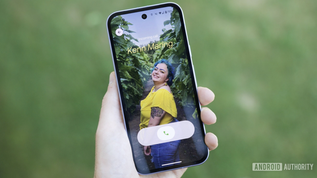 Google pregătește o actualizare importantă în aplicația Phone. Cum va arăta apelul tău pe telefonul celui pe care îl suni