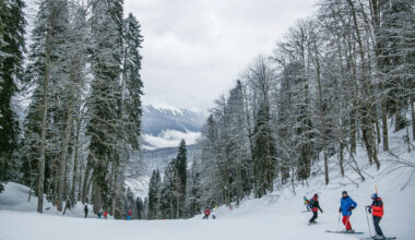 Român mort într-un accident de schi în Franța. Instructorul care era cu el a fost reținut
