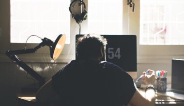 Un tânăr a fost umilit la un interviu de angajare când a cerut weekenduri libere. Recrutorul i-a spus că are pretenții prea mari "având doar o diplomă de licență"